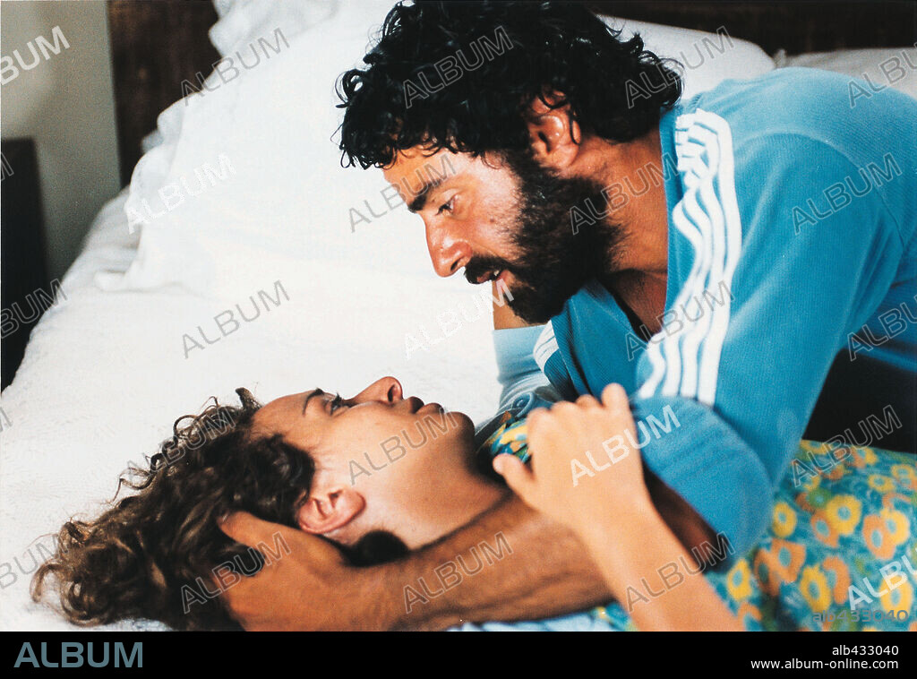 VALERIA GOLINO und VINCENZO AMATO in RESPIRO, 2002, unter der Regie von EMANUELE CRIALESE. Copyright FANDANGO/LES FILMS DES TOURNELLES/ROISSY FILMS/MEDUSA FILMS.