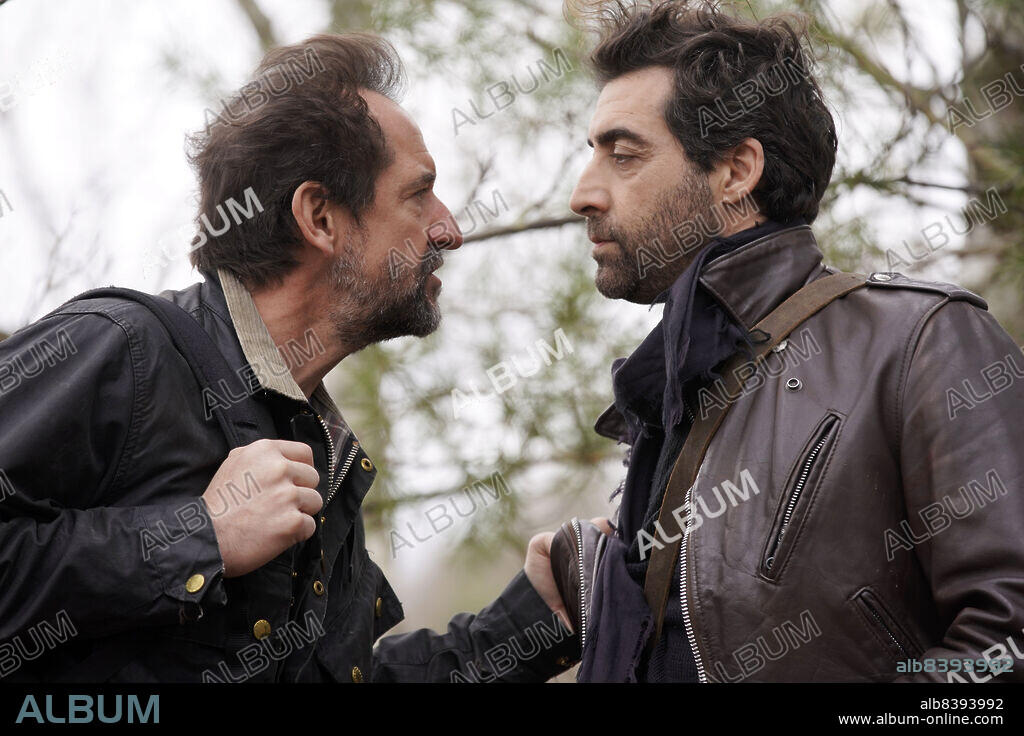 GIOVANNI CIRFIERA and STEPHANE DE GROODT in TOUT NOUS SOURIT, 2020, directed by MELISSA DRIGEARD. Copyright Single Man Productions.