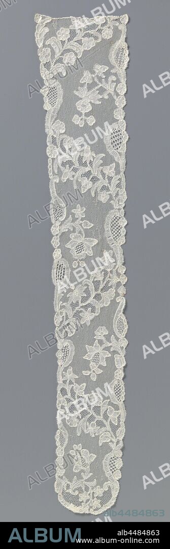 Hat slip made of bobbin lace with rivières, Hat slip made of natural-colored Brussels bobbin lace. A rivière with a lattice ground has been cut over by a branched branch with flowers and lancet leaves, while in the fields with a fine mesh one branch grows with a flower, the open heart of which is pear-shaped. The scallops are flat and display many medallions filled with grid work., anonymous, Brussels, c. 1750 - c. 1759, linen (material), Brussels bobbin lace, l 55 cm × w 10 cm.