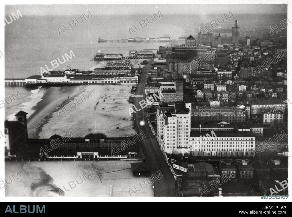 Aerial view of Atlantic City, New Jersey, USA, from a Zeppelin, 1930 (1933). A photograph from Zeppelin-Weltfahrten, Vom ersten Luftschiff 1899 bis zu den Fahrten des LZ127 Graf Zeppelin 1932, Dresden, 1933.
