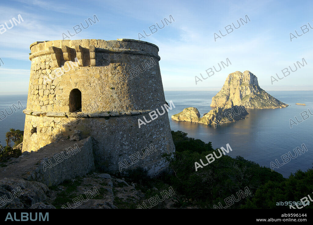 Es Vedra, torre des Savinar (Torre del Pirata). sant Josep de Sa Talaia.Ibiza.Islas Pitiusas.Baleares.España.
