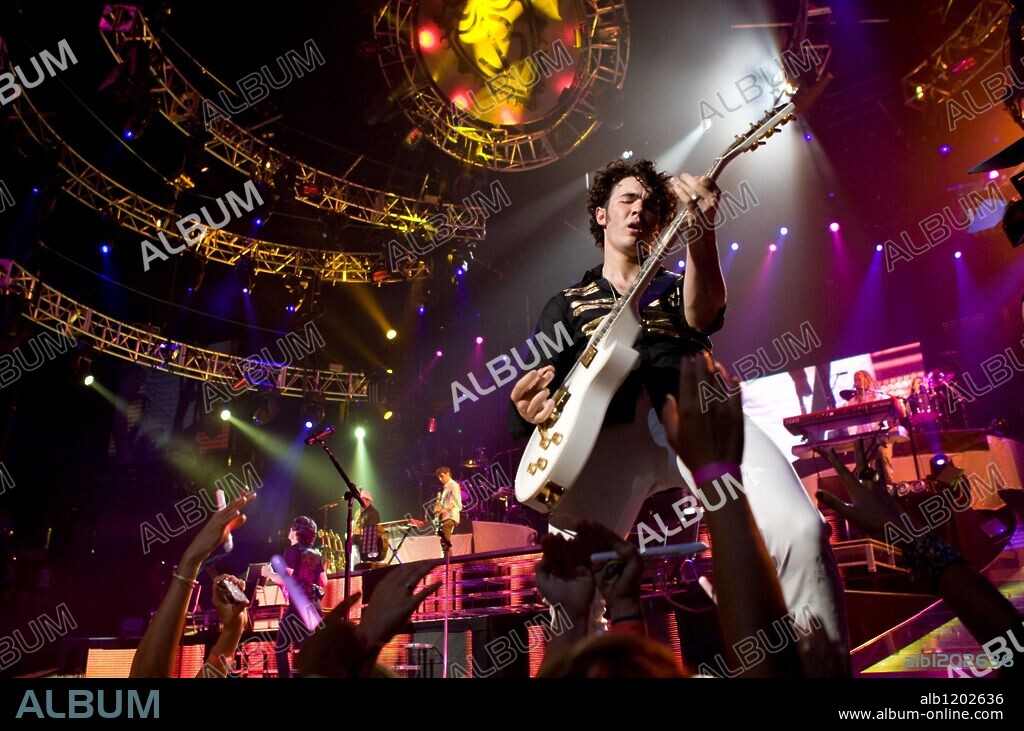 KEVIN JONAS in JONAS BROTHERS: THE 3D CONCERT EXPERIENCE, 2009, directed by BRUCE HENDRICKS. Copyright Chapman-leonard studio equipment/ film source/ / MASI, FRANK.
