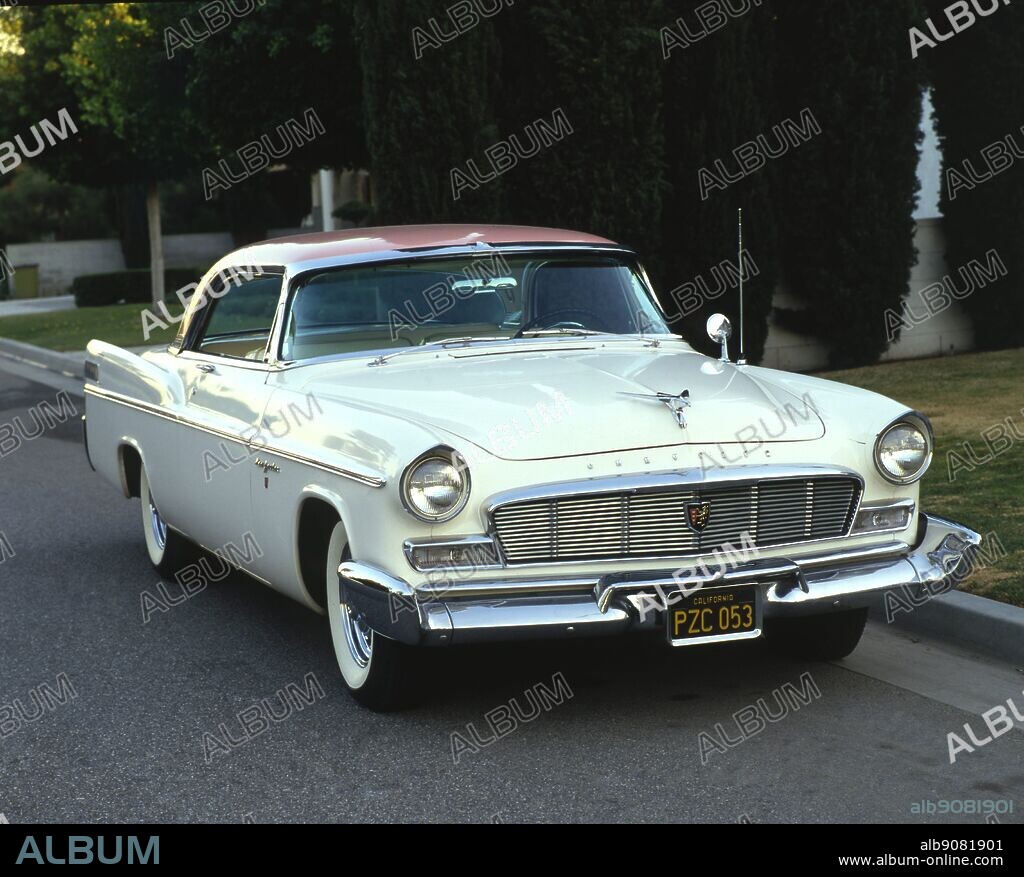 Transport road 1956. Chrysler New Yorker Deluxe Chevrolet Bel air.