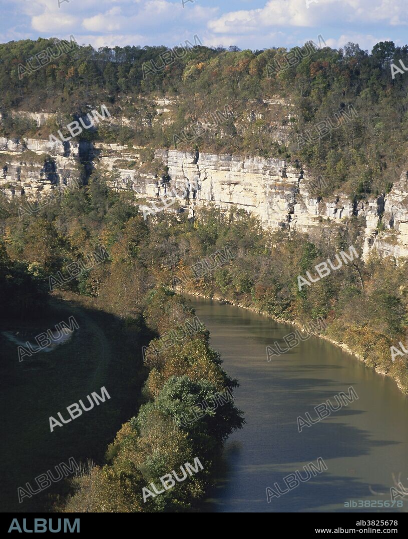 Kentucky River Palisades along Polly's Bend in the Bluegrass Region of central Kentucky (Garrard and Jessamine Counties).