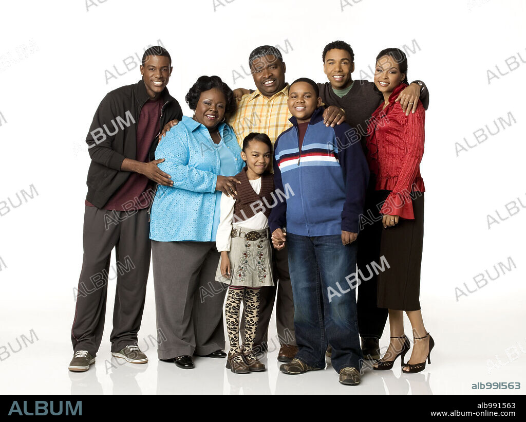 ALLEN PAYNE, CASSI DAVIS, CHINA ANNE MCCLAIN, LANCE GROSS, LARRAMIE DOC SHAW and LAVAN DAVIS in HOUSE OF PAYNE, 2006 (HOUSE OF PAYNE-TV), directed by TYLER PERRY. Copyright DEBMAR-MERCURY.