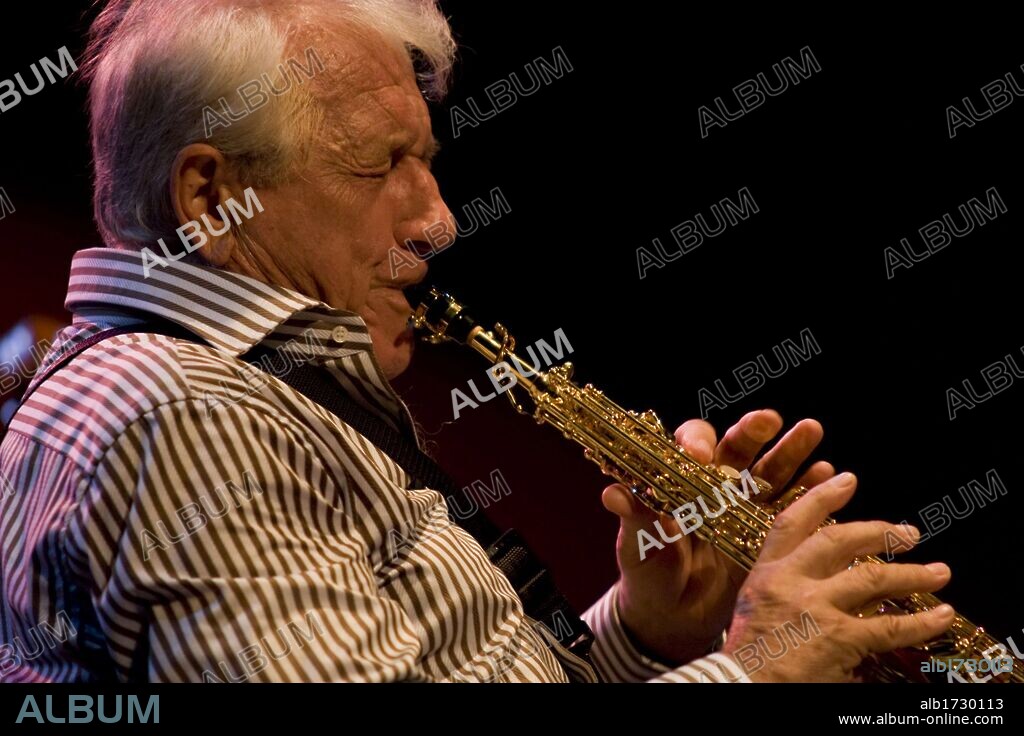 El músico saxofonista de jazz español Pedro Iturralde. Festival de Jazz de San Javier, 2008.