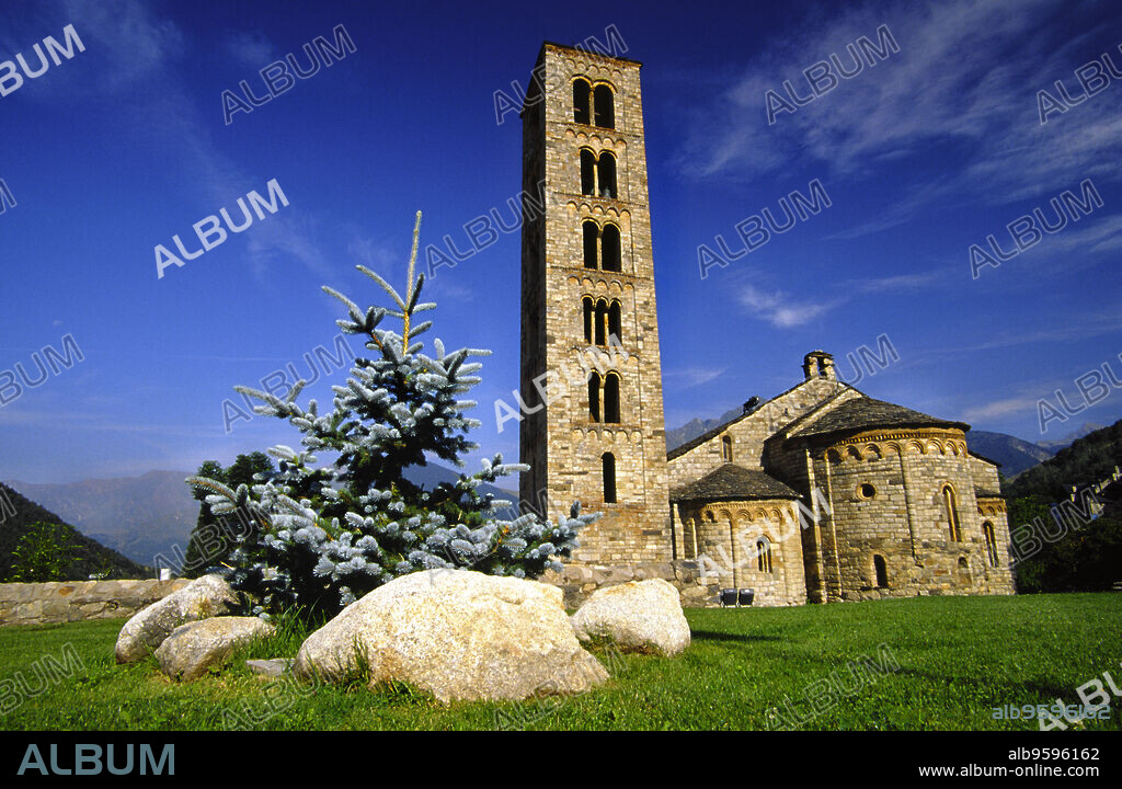 Iglesia de planta basilical de Sant Climent de Taüll(s.XI-XII).Taüll.Valle de Boi.Cordillera Pirenaica. Lleida.Cataluña. España.