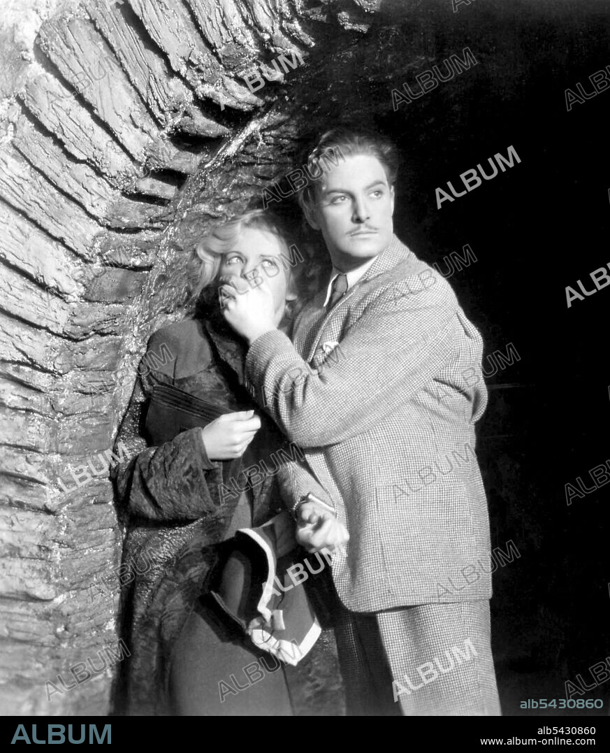 MADELEINE CARROLL and ROBERT DONAT in THE 39 STEPS, 1935, directed by ALFRED HITCHCOCK. Copyright GAUMONT-BRITISH.