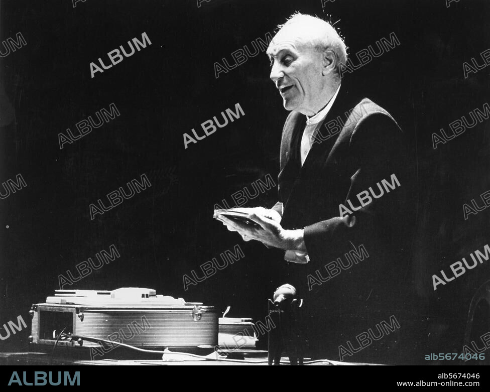 Minetti, Bernhard Actor, 1905-1998. Casting picture in "Das letzte Band" by Samuel Beckett in the Berlin Schiller theatre. Photo, 19.10.1973.