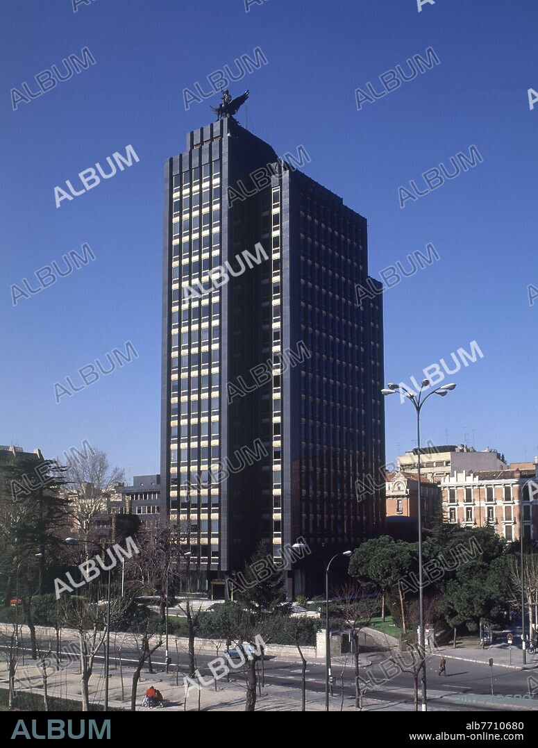 PASEO DE LA CASTELLANA 33 ANTIGUO EDIFICIO DE FENIX SEGUROS HOY EDIFICIO MUTUA MADRILEÑA.