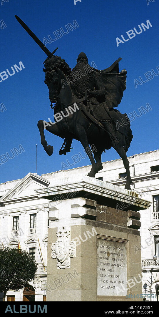 CID CAMPEADOR, EL (Rodrigo Díaz de Vivar, llamado) (Vivar h.1043-Valencia 1099). Noble castellano, armado caballero por el infante Sancho. Intervino en las batallas de Llantada y Golpejera contra Alfonso VI, y en el Sitio de Zamora. MONUMENTO AL CID, obra de Juan Cristóbal González Quesada (1897-1961), 1955, situada en la Plaza homónima. BURGOS. Castilla-León. España.