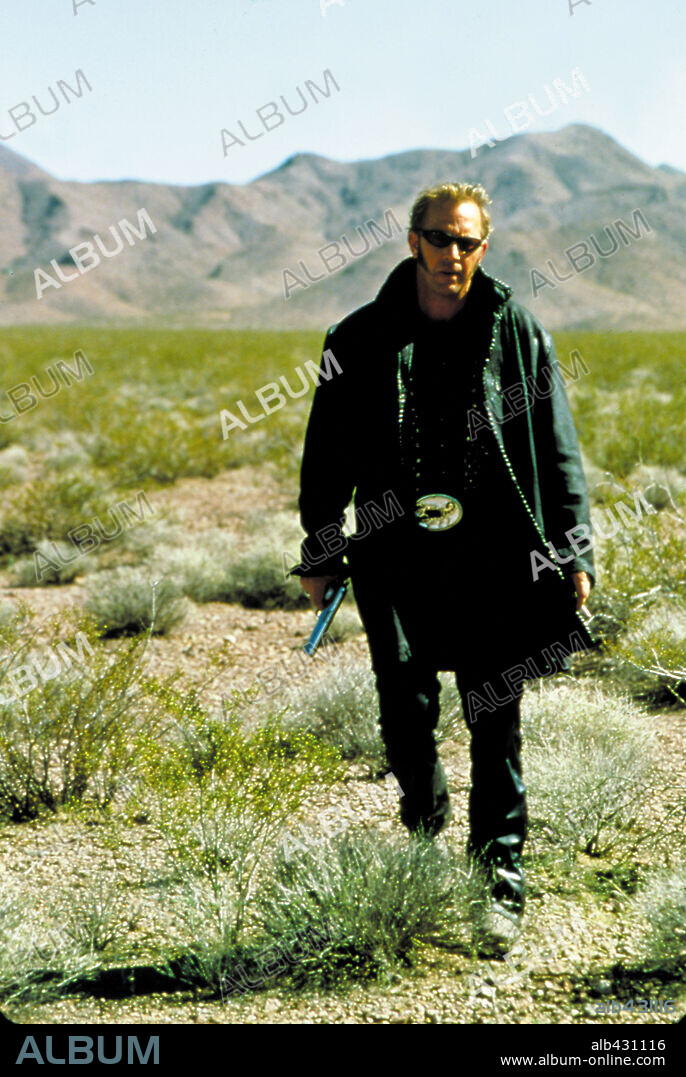 KEVIN COSTNER en LOS REYES DEL CRIMEN, 2001 (3000 MILES TO GRACELAND), dirigida por DEMIAN LICHTENSTEIN. Copyright 3000MILES PROD/LIGHTONE ENT/FRANCHISE/MORGAN CREEK/WARNER.