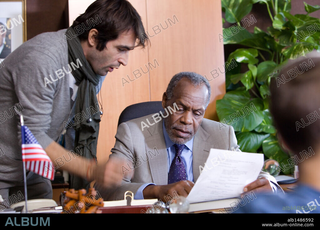 CHRISTIAN MOLINA y DANNY GLOVER en DE MAYOR QUIERO SER SOLDADO, 2010, dirigida por CHRISTIAN MOLINA. Copyright CANONOGO FILMS.
