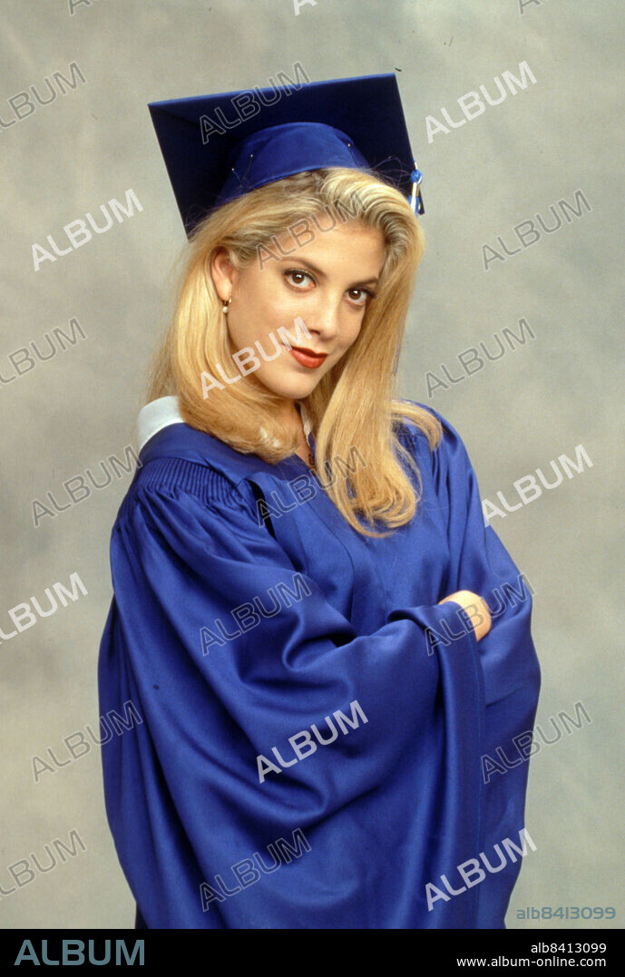 TORI SPELLING dans BEVERLY HILLS,90210, 1990, réalisé par DANIEL ATTIAS, DAVID SEMEL, JASON PRIESTLEY et MICHAEL LANGE. Copyright Spelling Television / 90210 Productions.