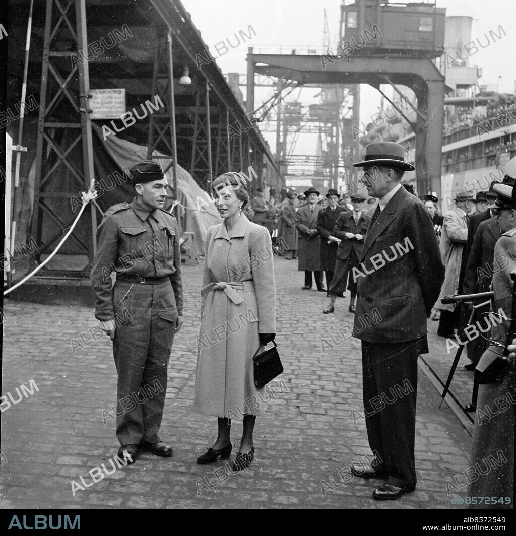 Fångutväxling mellan England och Tyskland i Göteborg. Båten MS Drottningholm. Drottning Louise och Folke Bernadotte.. Andra Världskriget. 1943. *** Local Caption *** . KAMERAREPORTAGE.