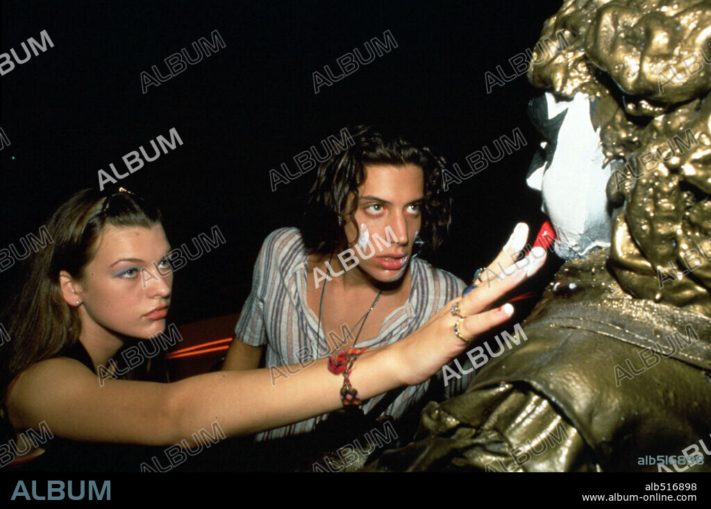 MILLA JOVOVICH and SHAWN ANDREWS in DAZED AND CONFUSED, 1993, directed by RICHARD LINKLATER. Copyright ALPHAVILLE.