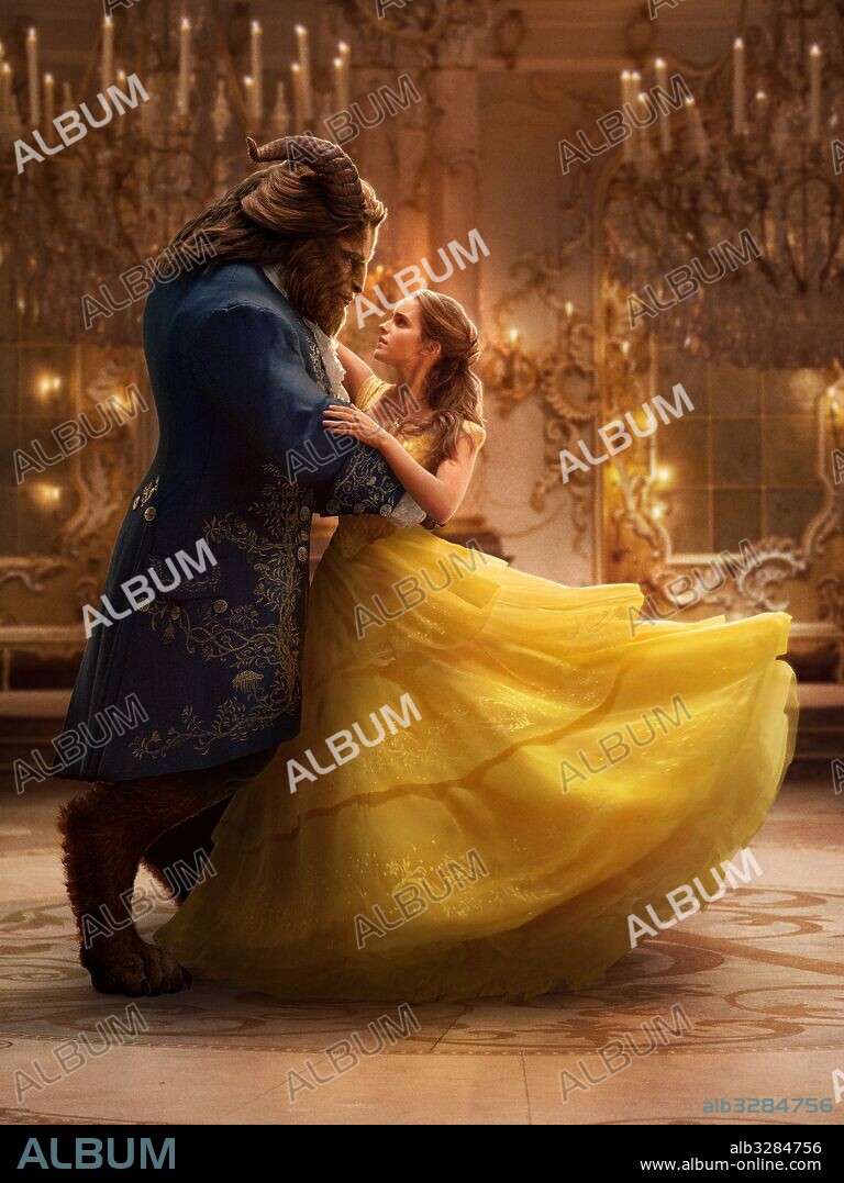 DAN STEVENS and EMMA WATSON in BEAUTY AND THE BEAST, 2017, directed by BILL CONDON. Copyright MANDEVILLES FILMS/WALT DISNEY PICTURES.