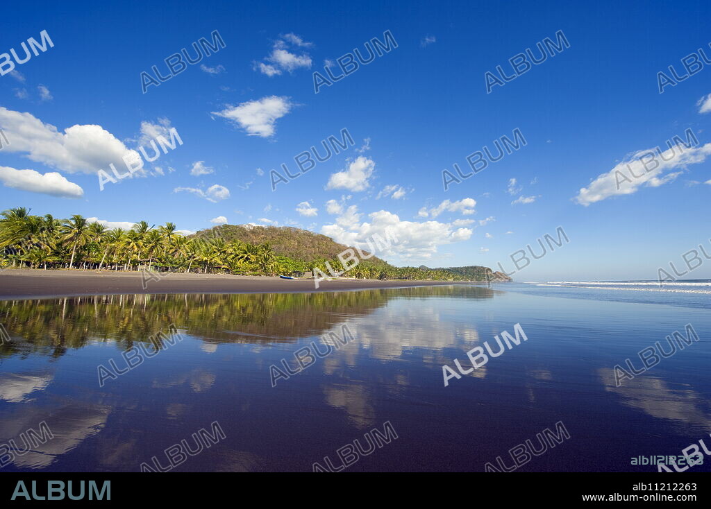 Beach at Playa Sihuapilapa, Pacific Coast, El Salvador, Central America.