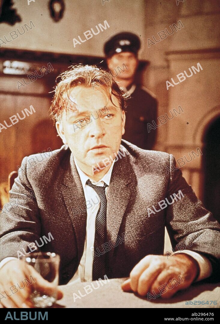 RICHARD BURTON in THE SPY WHO CAME IN FROM THE COLD, 1965, directed by MARTIN RITT. Copyright PARAMOUNT PICTURES.