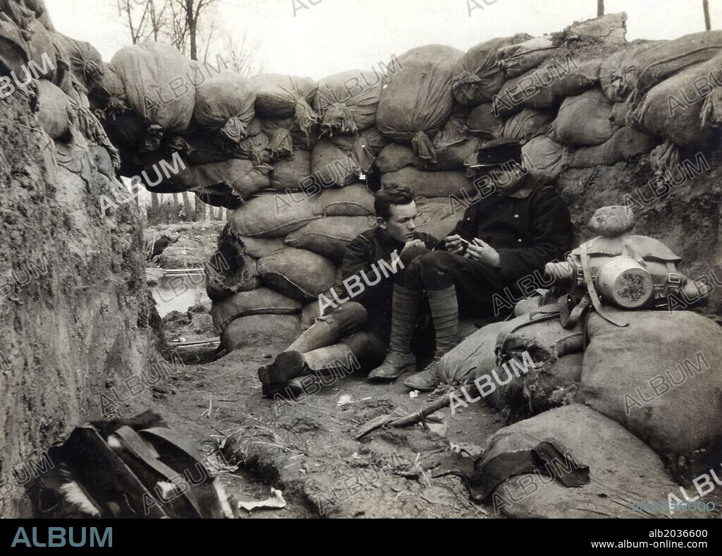 Guerra mundial 1914-1918. Típica trinchera belga junto al río Iser. Año 1915.