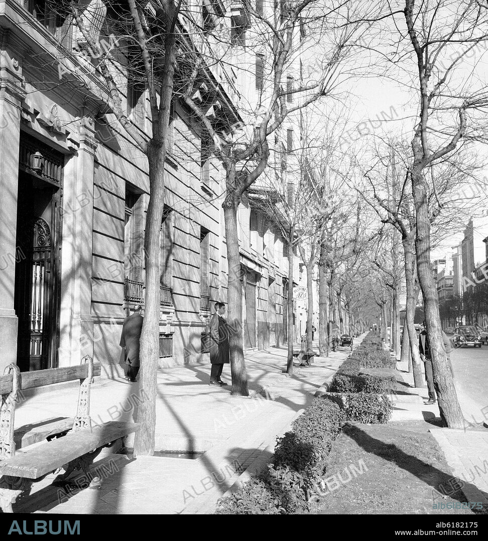 CALLE ALMAGRO 1 DE MADRID FOTOGRAFICA EN BLANCO Y NEGRO - AÑOS 50.