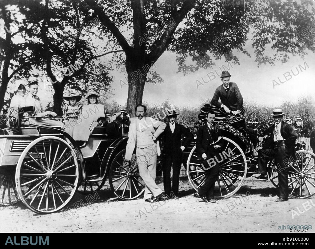 Karl Benz, light suit, with his family and friend Von Liebig in the right hand car, on a car trip 1894. Benz, Carl Friedrich (also Karl Benz) German automotive inventor _1844-1929.