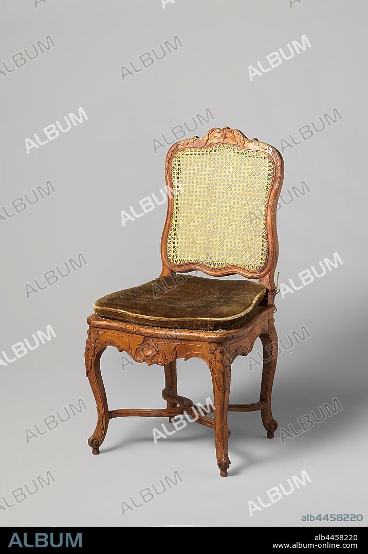 Chair made of walnut and beech wood with S-shaped angled legs, X-shaped cross with rosette, carved flower and leaf work, back and seat made of reed, with loose cushion, Chair made of walnut and beech wood (furniture) with S-shaped angled legs, connected by a thrown X-shaped cross with rosette. Rules and thresholds and legs are decorated with carved floral and leaf motifs. Back and seat made of woven wicker. Separate cushion of shaved green (modern)., anonymous, France, 1750, wood (plant material), walnut (hardwood), beech (wood), h 96.0 cm h 43.0 cm w 52.0 cm × d 52.0 cm.