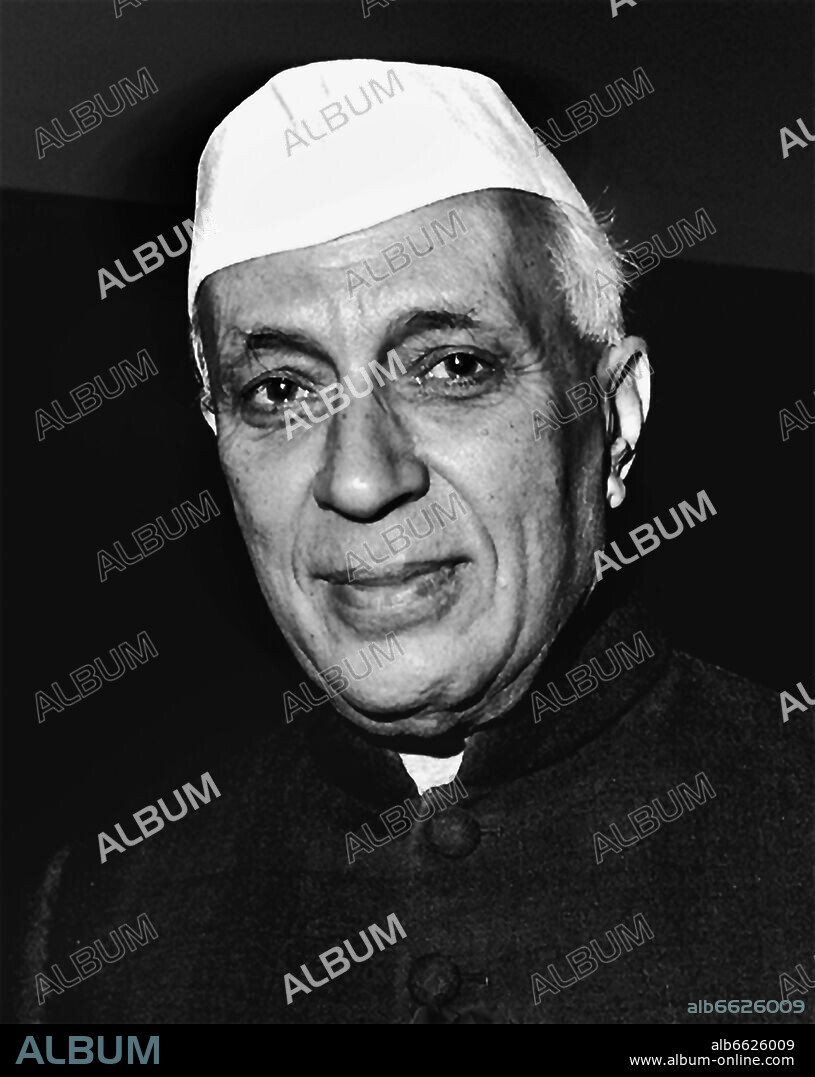 JAWAHARLAL NEHRU y Pandit Nehru. Indian prime minister Jawaharlal Nehru in 1960. Portrait by photographer Fred Stein (1909-1967) who emigrated 1933 from Nazi Germany to France and finally to the USA. 1960