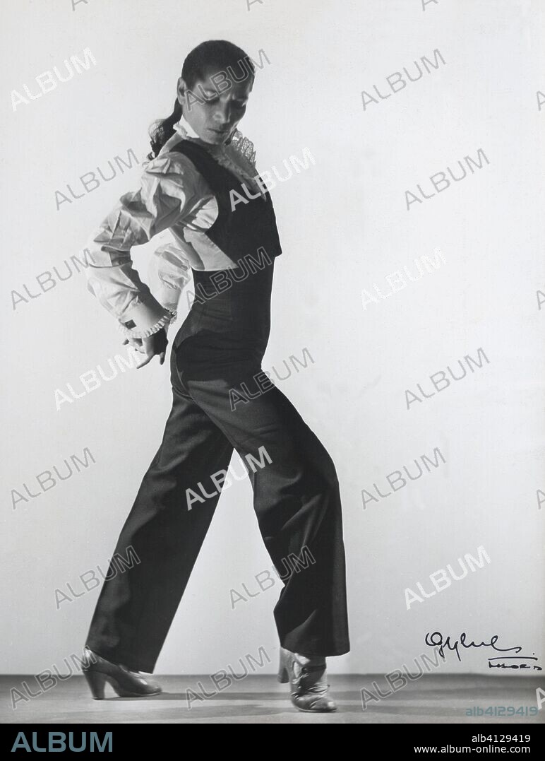 Carmen Amaya (1918-1963), bailarina de flamenco de origen gitano. Años 1950.