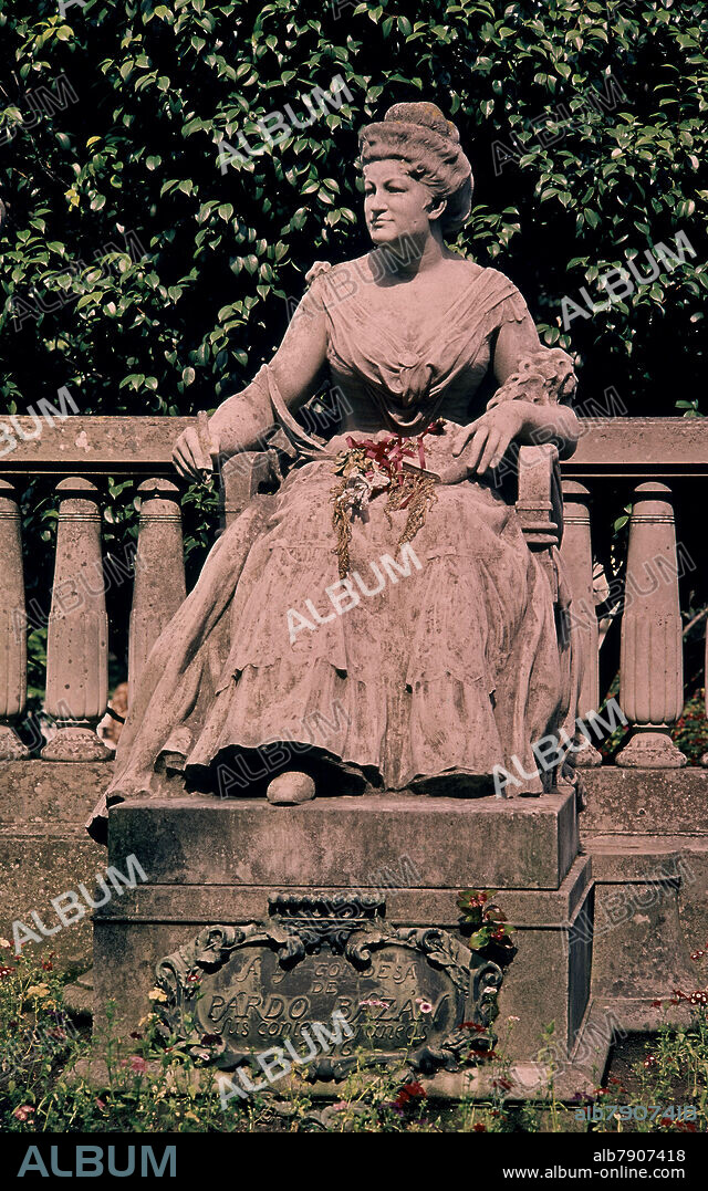 MONUMENTO A EMILIA PARDO BAZAN.