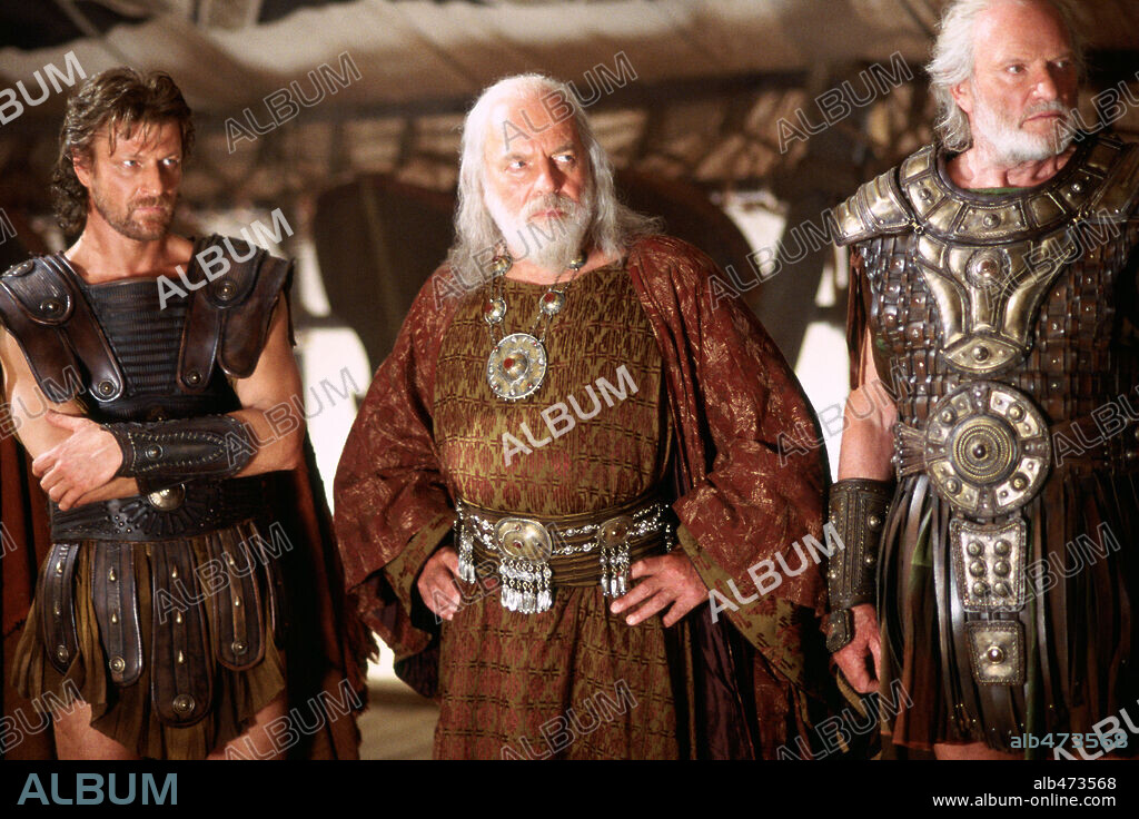 JOHN SHRAPNEL, JULIAN GLOVER y SEAN BEAN en TROYA, 2004 (TROY), dirigida por WOLFGANG PETERSEN. Copyright WARNER BROS.