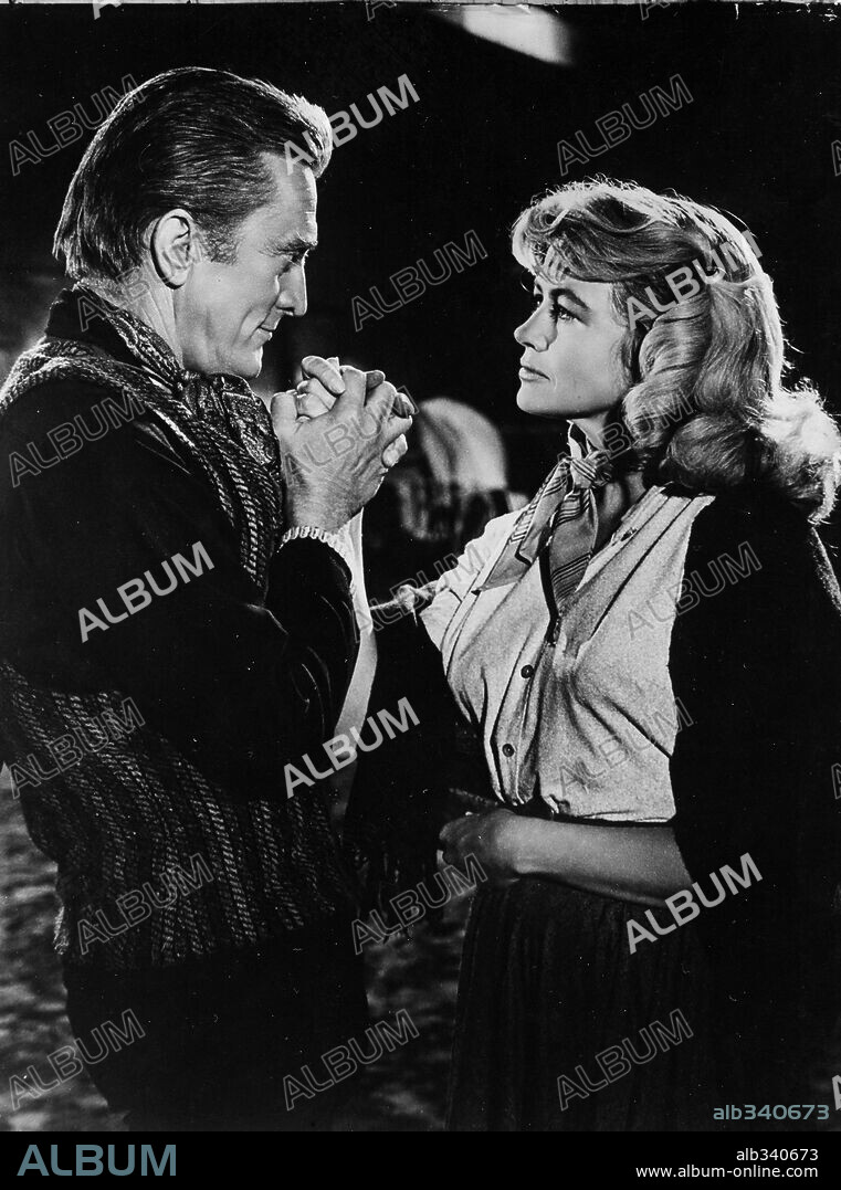 DOROTHY MALONE and KIRK DOUGLAS in THE LAST SUNSET, 1961, directed by ROBERT ALDRICH. Copyright UNIVERSAL PICTURES.