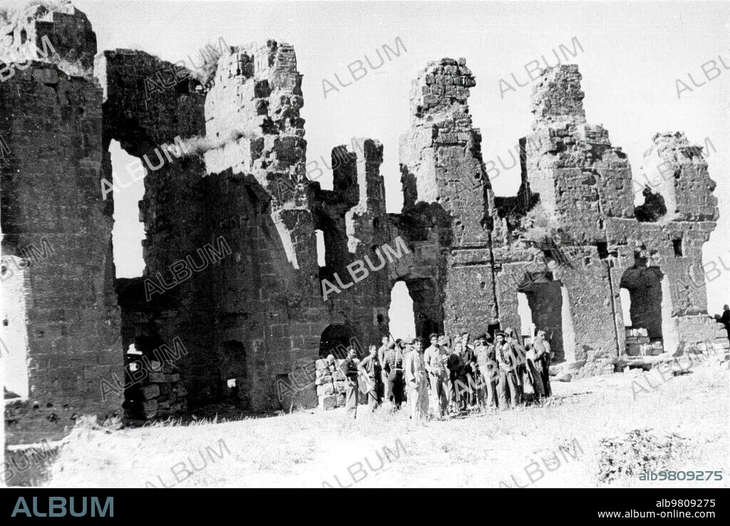 Abril 1937. Efectos del bombardeo de la artillería Republicana en el monasterio de monte Aragón.
