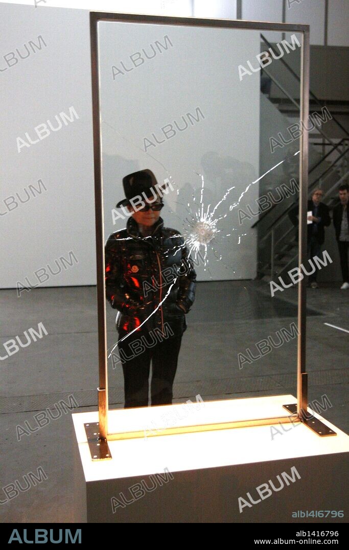 Sept. 10, 2010 - Berlin, Berlin, Germany - Yoko Ono opens her exhibition ''Das Gift'' at the Gallery Haunch of Venison, Berlin. 10/09/2010