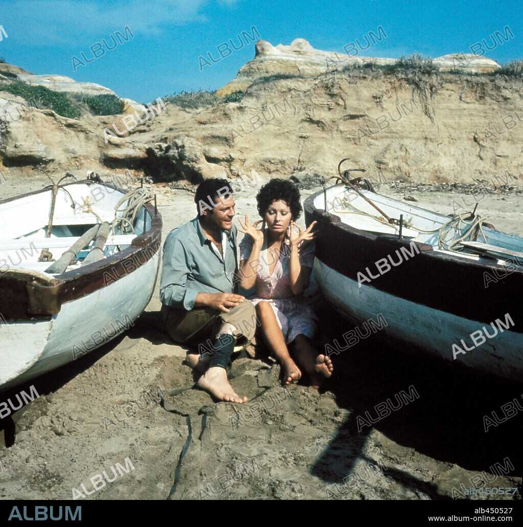 LOREN SOPHIA / LOREN SOFIA 1934/ und MARCELLO MASTROIANNI. MARCELLO MASTROIANNI und SOPHIA LOREN in I GIRASOLI, 1970, unter der Regie von VITTORIO DE SICA. Copyright MOSFILM/LES FILMS CONCORDIA/CHAMPION.