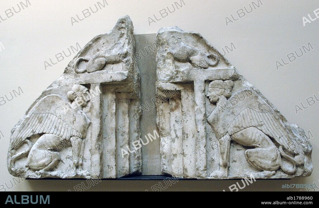 ARTE GRIEGO. TURQUIA. S. V a. C. Relieve decorado con ESFINGES GUARDIANAS. Fechadas hacia el año 460 a. C. Procede del Edificio H. Janto (Xanthos). Museo Británico. Londres. Inglaterra. Reino Unido.