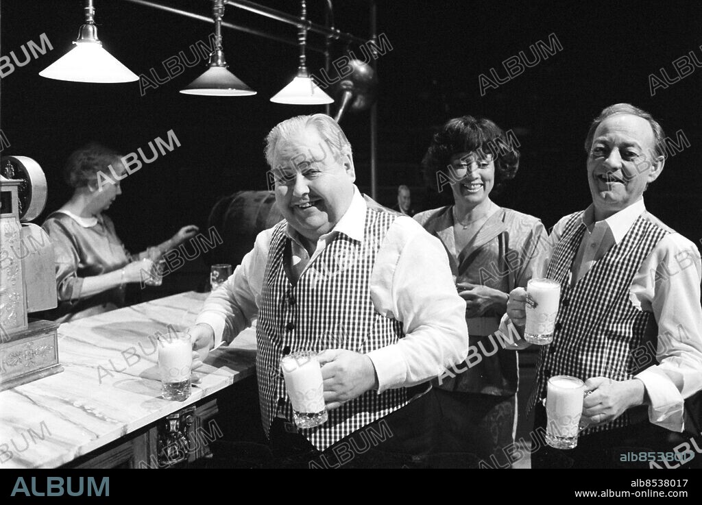 Göteborg 1986-05-20. Jubel i Busken på Liseberg.. Fr.v. Rulle Lövgren , Elsy Lindgren och Nisse Peters *** Local Caption *** . PELLE LUND.