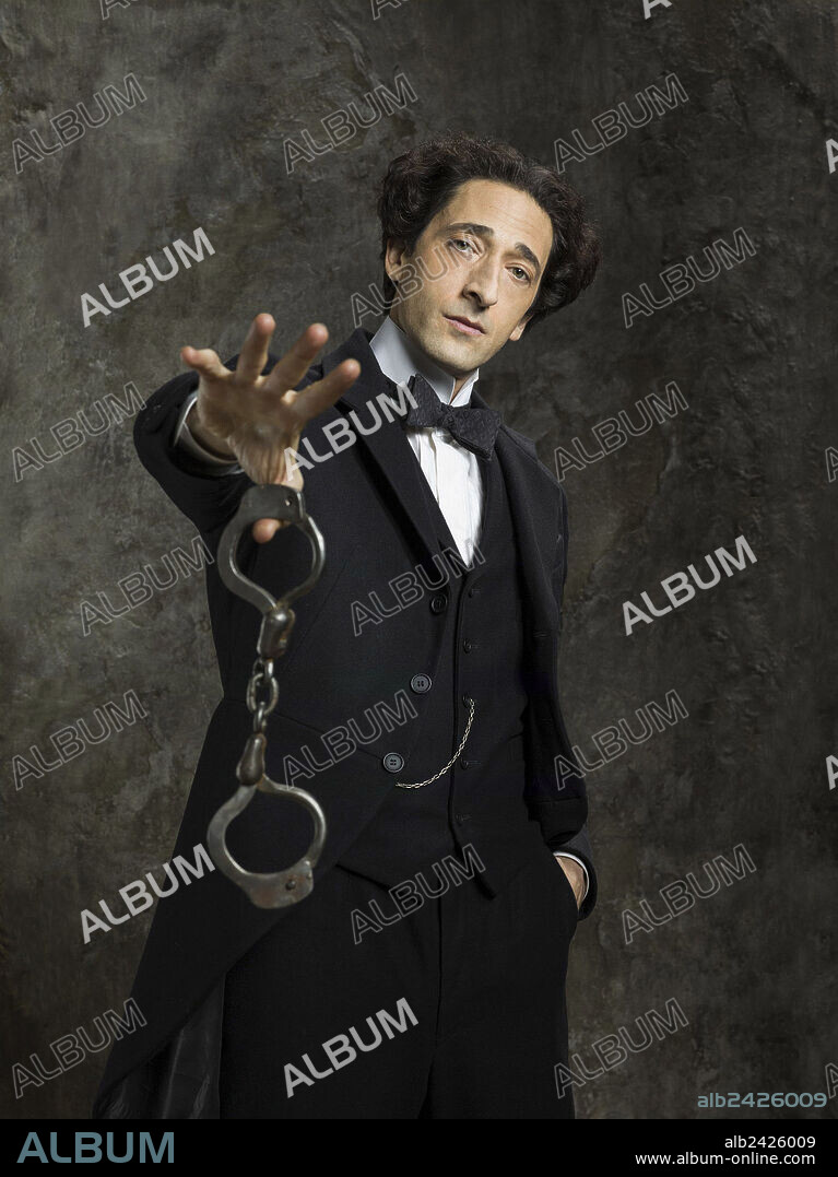 ADRIEN BRODY en HOUDINI, 2014, dirigida por ULI EDEL. Copyright LIONSGATE TELEVISION.