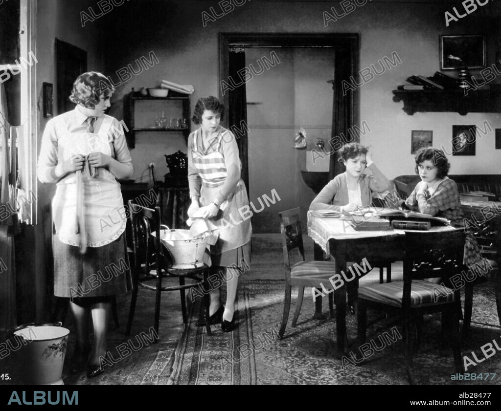 GRETEL BERNDT y TRUDE BERLINER en CUATRO ESTUDIANTES, 1930 (DAS RHEINLANDMÄDEL), dirigida por JOHANNES MEYER. Copyright ACO-FILM.