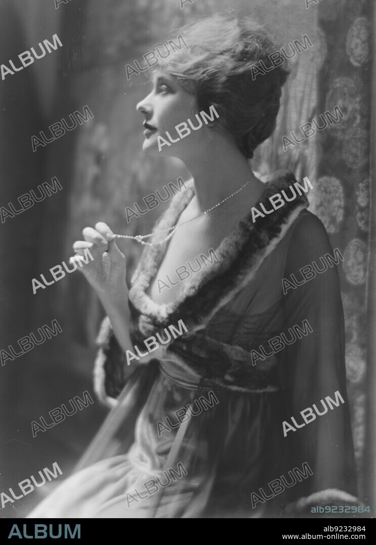 ARNOLD GENTHE. Ferguson, Elsie, Miss, portrait photograph, 1917 Aug. 10.