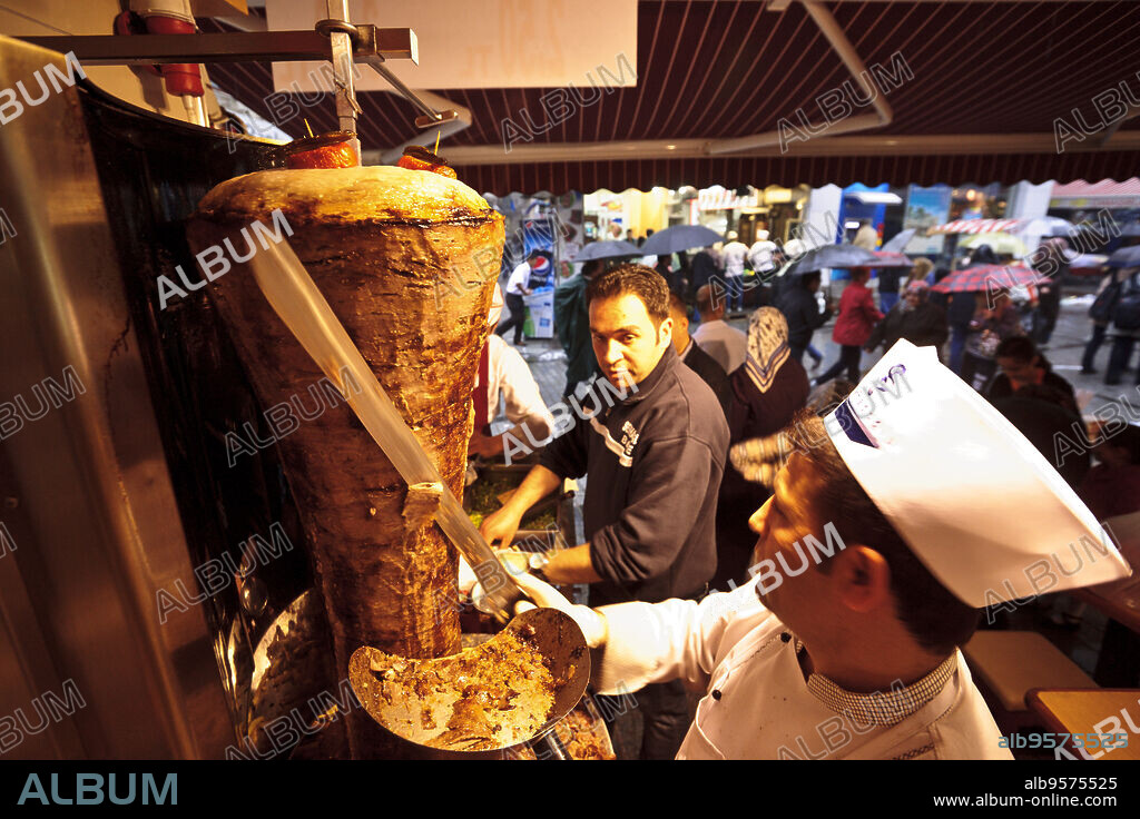 Kebab.Bazar de las especias o mercado egipcio (Miçir Çarsisi). Estambul. Turquia. Asia.