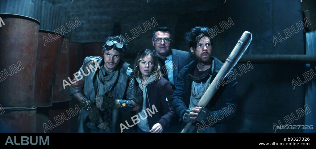 ARNAUD DUCRET, ENYA BARAOUX, FLORENT DORIN et RAPHAEL DESCRAQUES dans LE VISITEUR DU FUTUR, 2022, réalisé par FRANÇOIS DESCRAQUES. Copyright Ankama Animations / France 2 Cinema.