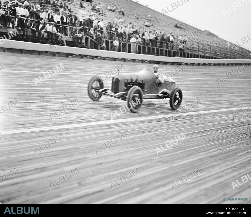 Peter DePaolo racing in Car #12, Culver City Speedway, Culver City, California, USA, National Photo Company, July 1925.