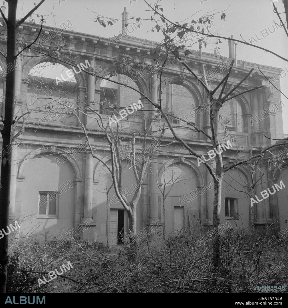 CLAUSTRO DE LA IGLESIA DE SAN JERONIMO EL REAL - SIGLO XVII - FOTO B/N - AÑOS 60 - ACTUAL EJE CENTRAL DE LA AMPLIACION DEL MUSEO DEL PRADO DE MONEO.