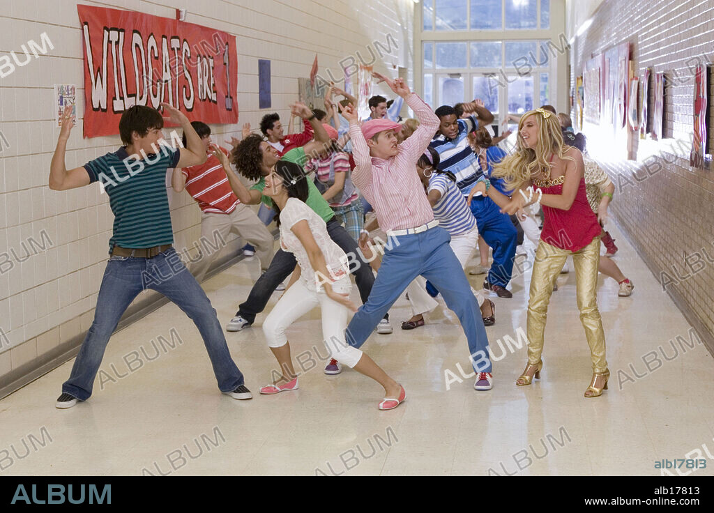 ASHLEY TISDALE, LUCAS GRABEEL, VANESSA HUDGENS and ZAC EFRON in HIGH SCHOOL MUSICAL 2, 2007, directed by KENNY ORTEGA. Copyright WALT DISNEY PICTURES.