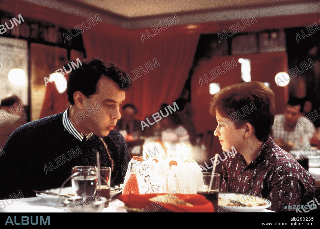 JARED RUSHTON y TOM HANKS en BIG, 1988, dirigida por PENNY MARSHALL. Copyright 20TH CENTURY FOX.