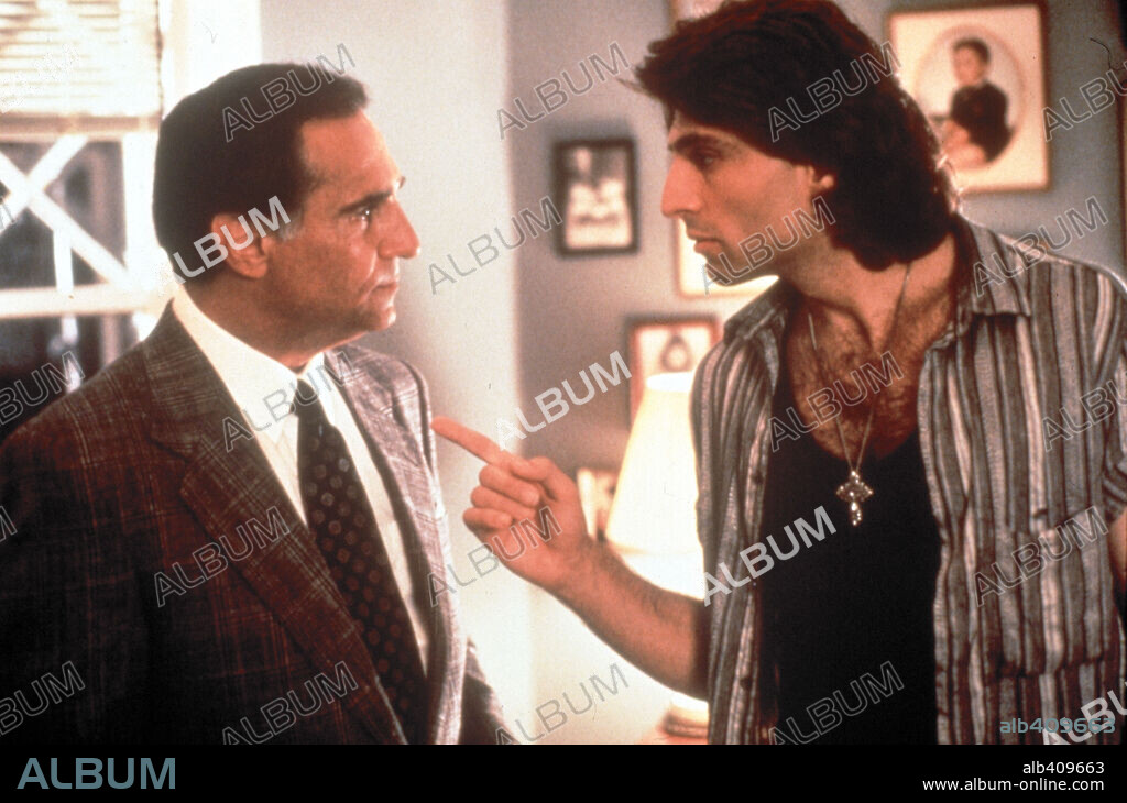 TONY LO BIANCO and VINCENT SPANO in CITY OF HOPE, 1991, directed by JOHN SAYLES. Copyright WARNER BROTHERS.