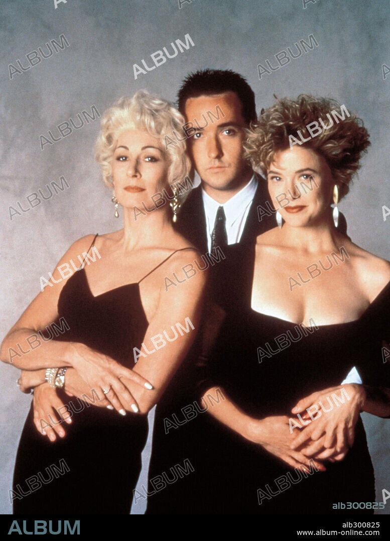 ANJELICA HUSTON, ANNETTE BENING und JOHN CUSACK in GRIFTERS, 1990 (THE GRIFTERS), unter der Regie von STEPHEN FREARS. Copyright CINEPLEX ODEON FILMS, INC.