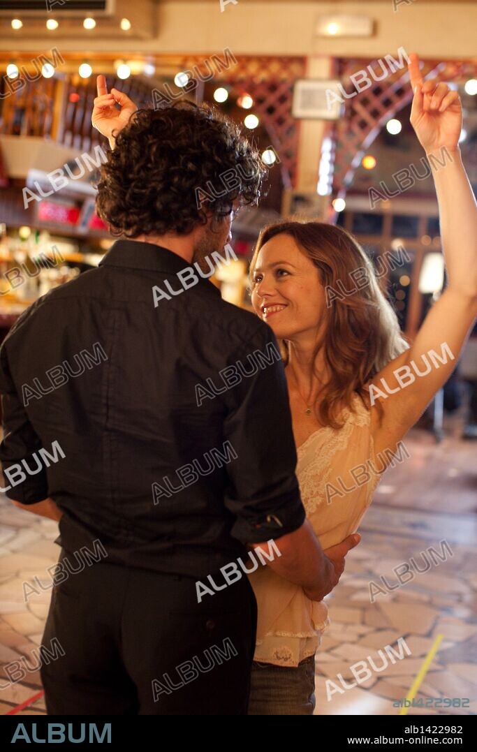 ROMAIN DURIS y VANESSA PARADIS en LOS SEDUCTORES, 2010 (L' ARNACOEUR), dirigida por PASCAL CHAUMEIL. Copyright QUAD PRODUCTIONS.