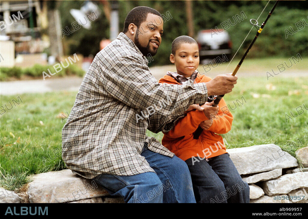 ICE CUBE und PHILIP DANIEL BOLDEN in ARE WE DONE YET?, 2007, unter der Regie von STEVE CARR. Copyright REVOLUTION STUDIOS/RKO PICTURES/CARR-SANTELLI/CUBE VISION/ / McEWAN, ROB.